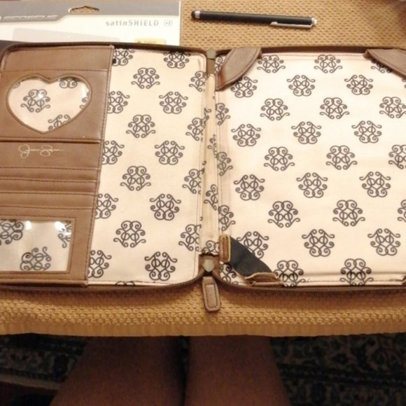 🖋 📱 IPad 2&3 case, NWTscreen protector + stylys - Picture 3 of 6